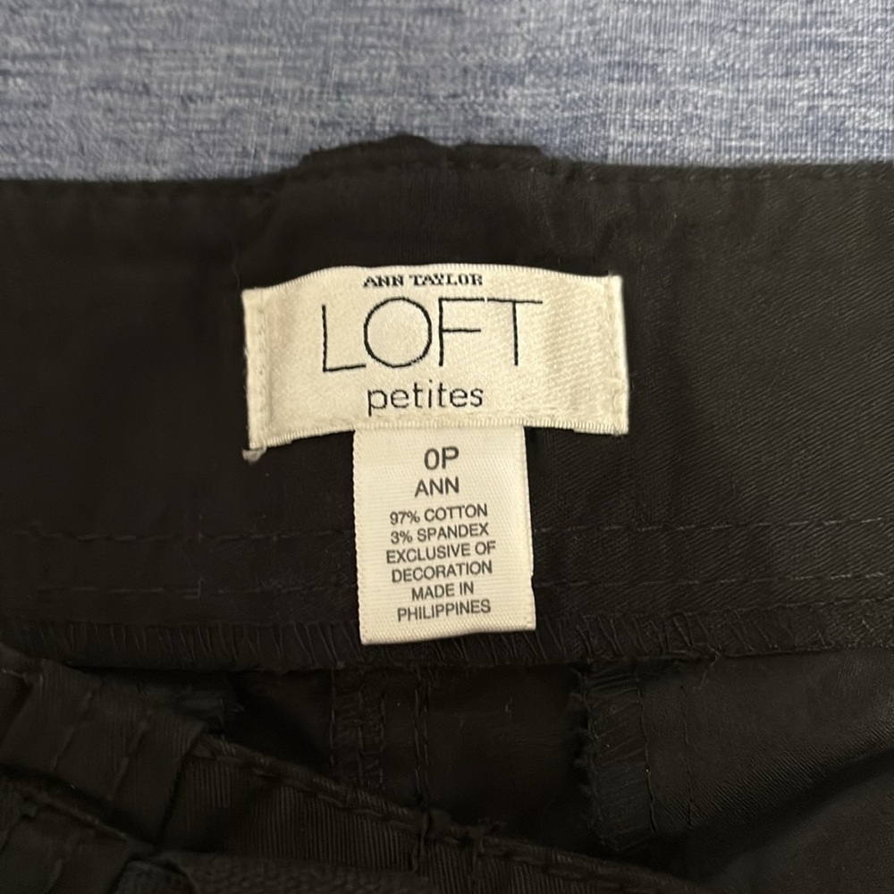 Loft Petites 0P Wide Legged Black Capri Pants - Picture 3 of 5